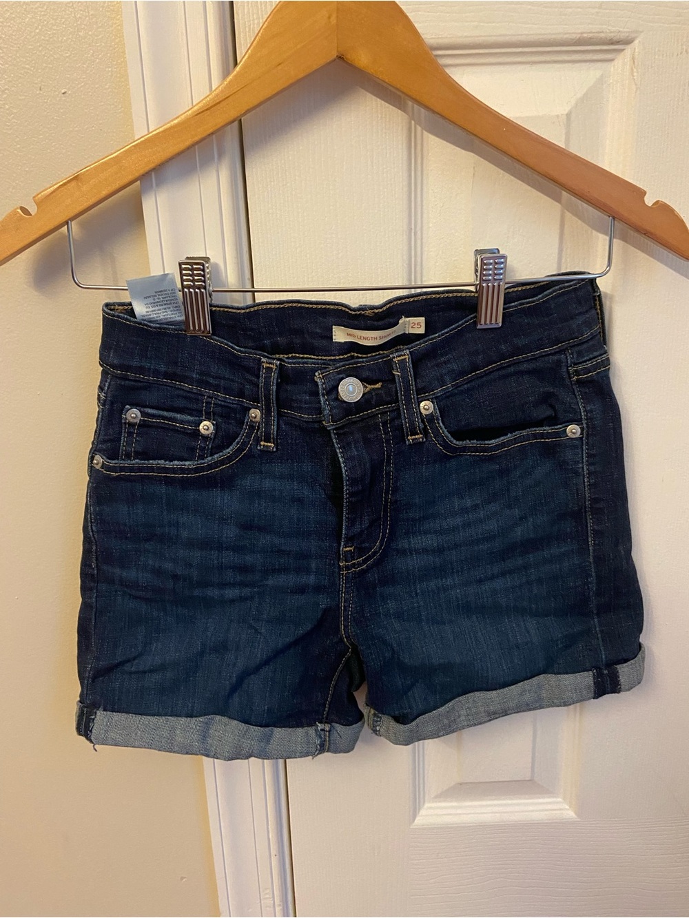 Levi’s denim midi shorts 25